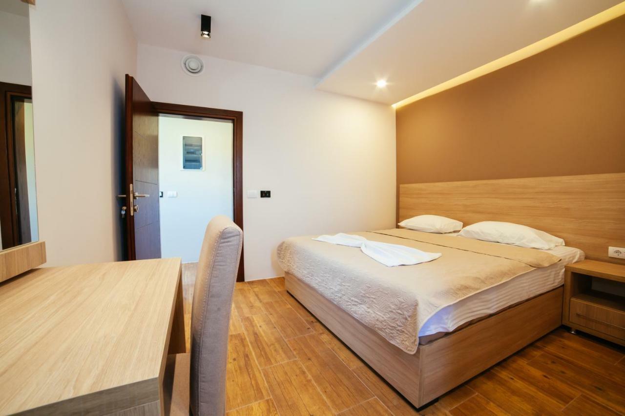 Adriatica Sea & Sun Bed and Breakfast Ulcinj Buitenkant foto